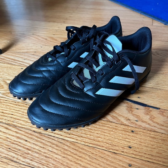 Adidas Unisex Turf Soccer shoe - Picture 2 of 5